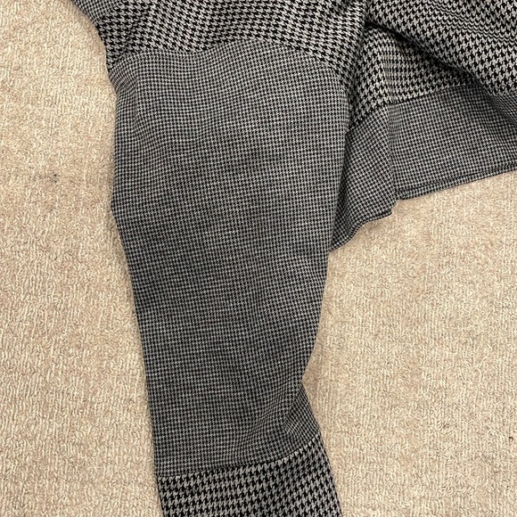 Women’s size small half zip Doe and Rae sweatshirt.  New with tags. - Picture 3 of 6